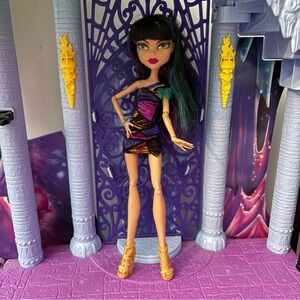 Monster High Creepateria Cleo De Nile doll